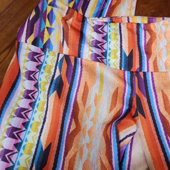 ONZIE Southwest Sunshine Crop Leggings - Picture 5 of 8